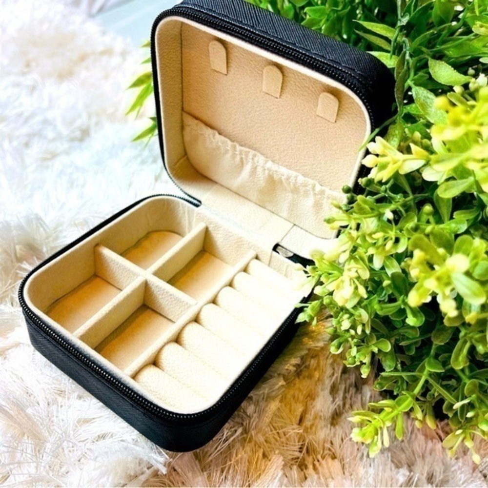 💖Small Travel Jewelry Box Organizer Display Portable convenient Case Col…‎